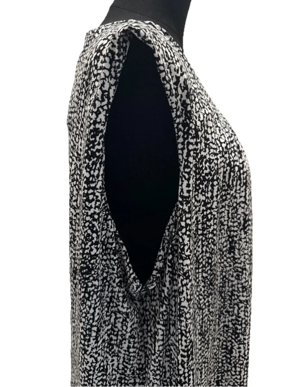 Calvin Klein Women's Sleeveless Black & White Blouse, Size 2X - Picture 9 of 14
